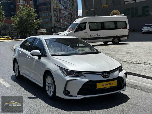 DERE MOTORS'DAN 2022 COROLA 1.5 DREAM HAYALET EKRAN GERİ GÖRÜŞ