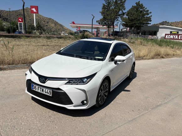Sahibinden Toyota Corolla 1.8 Hybrid Flame X-Pack 2019 Model  162.000 km Beyaz