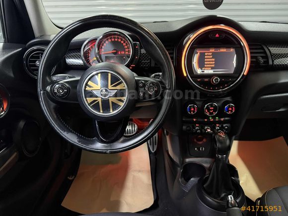 NEVKOR AUTO'DAN BOYASIZ CAM TAVAN 1.5 DİZEL MINI CHILI OTOMATİK