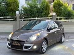 AZAT AUTO,DAN 2011 MODEL 1.5 DCİ RENAULT GRAND SCENİC 7 KİŞİLİK