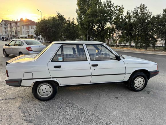 Öykü Oyo'dan Renault R 9 1.4 Spring  Orjinal Çürüksüz