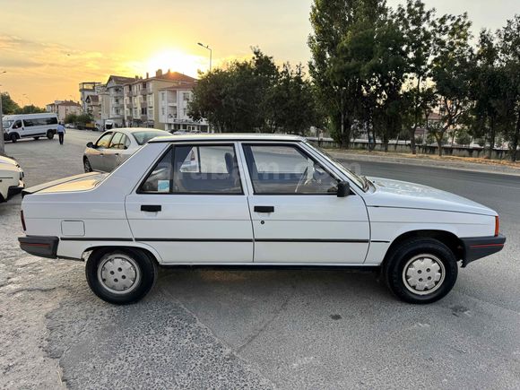 Öykü Oyo'dan Renault R 9 1.4 Spring  Orjinal Çürüksüz