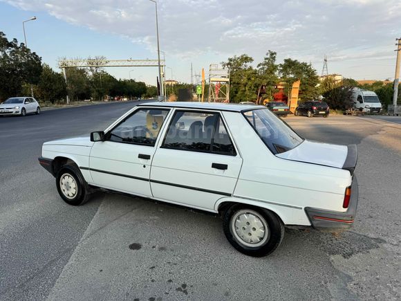 Öykü Oyo'dan Renault R 9 1.4 Spring  Orjinal Çürüksüz