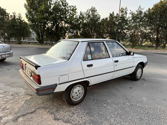 Öykü Oyo'dan Renault R 9 1.4 Spring  Orjinal Çürüksüz