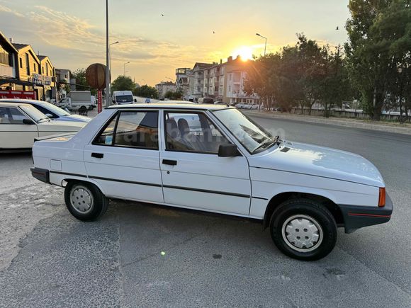 Öykü Oyo'dan Renault R 9 1.4 Spring  Orjinal Çürüksüz