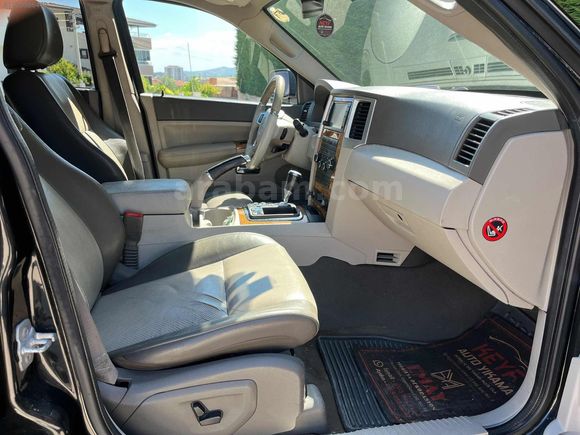 2009 MODEL GRAND CHEROKEE. SUNROOFLU