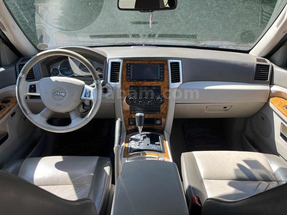 2009 MODEL GRAND CHEROKEE. SUNROOFLU