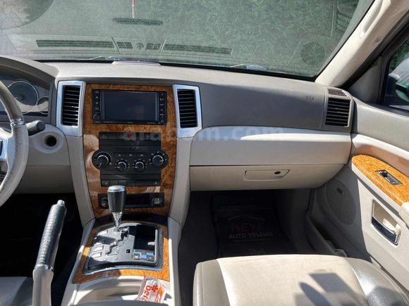 2009 MODEL GRAND CHEROKEE. SUNROOFLU