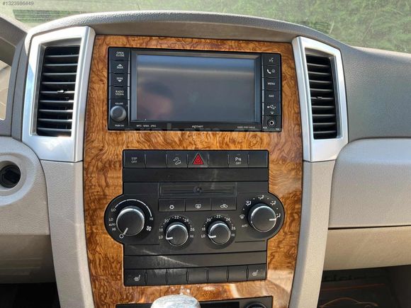 2009 MODEL GRAND CHEROKEE. SUNROOFLU