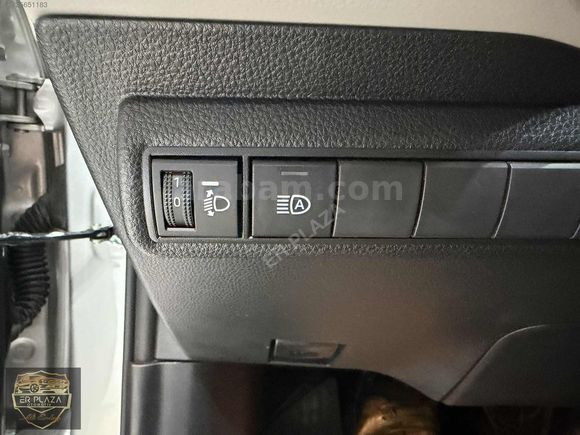 ER PLAZADAN 2026 COROLLA 1.5 ÇELİK JANT / 9 BİN KM HATASIZ