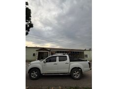 Sahibinden Isuzu D-Max 2.5 4x4 V-Cross 2014 Model  205.000 km Beyaz