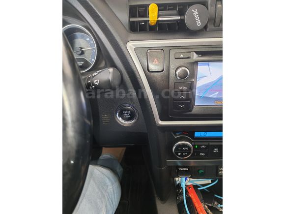 Sahibinden Toyota Auris 1.4 D-4D Advance Skypack 2013 Model