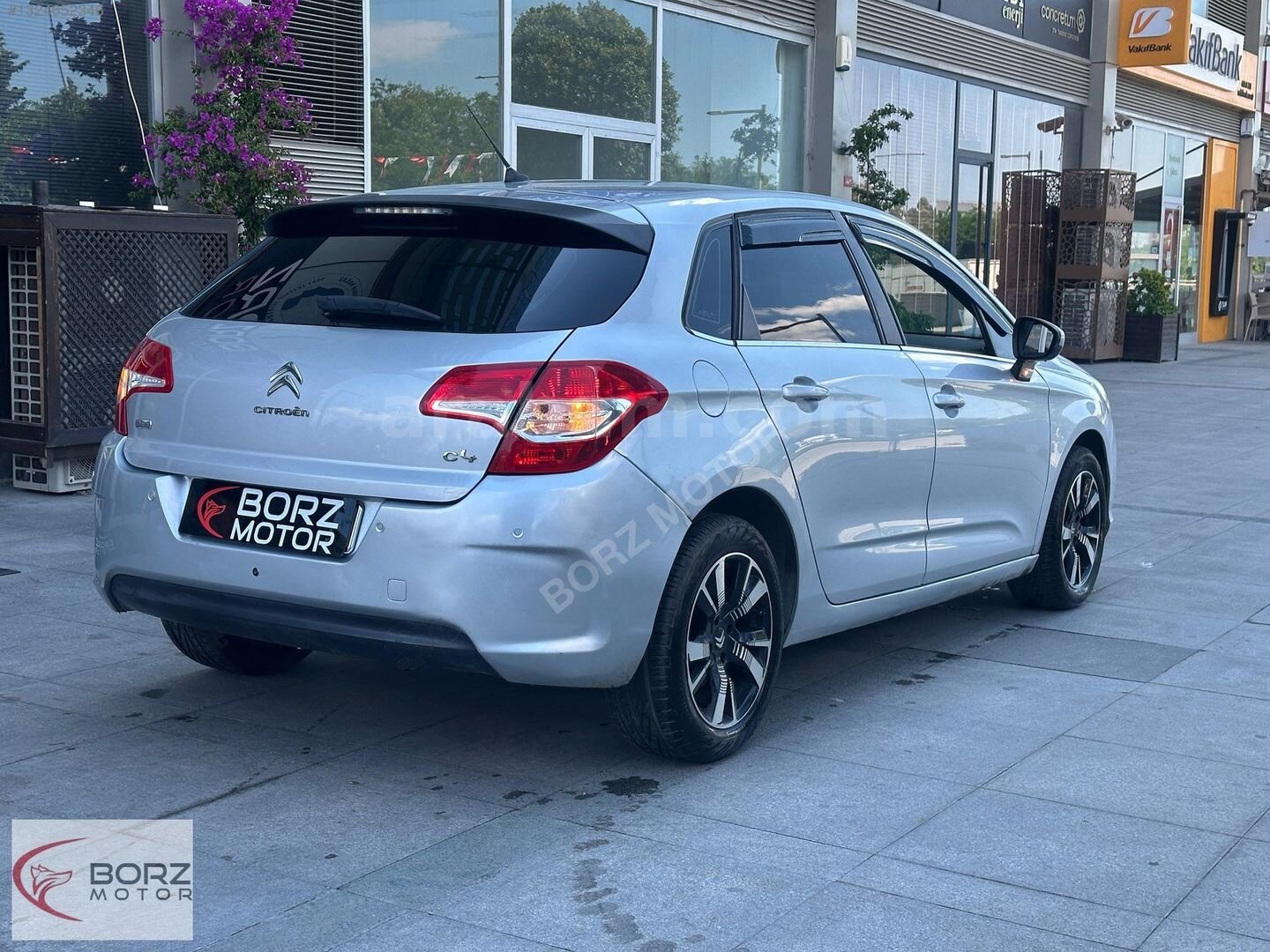 Galeriden Citroen C4 1.6 e-HDi Confort 2013 Model İstanbul 203.000 km Beyaz 5
