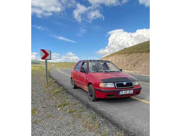 Sahibinden Skoda Felicia 1.3 LXi 2000 Model  130.000 km Kırmızı