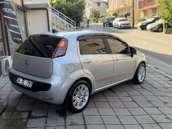 SARAT OTOMOTIV'DEN 207 KM'DE DOLULAR DOLUSU PUNTO