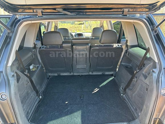 7 Kişilik Bakımlı Aile Aracı Opel Zafira