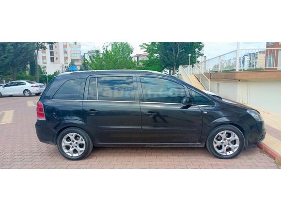 7 Kişilik Bakımlı Aile Aracı Opel Zafira