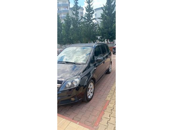 7 Kişilik Bakımlı Aile Aracı Opel Zafira