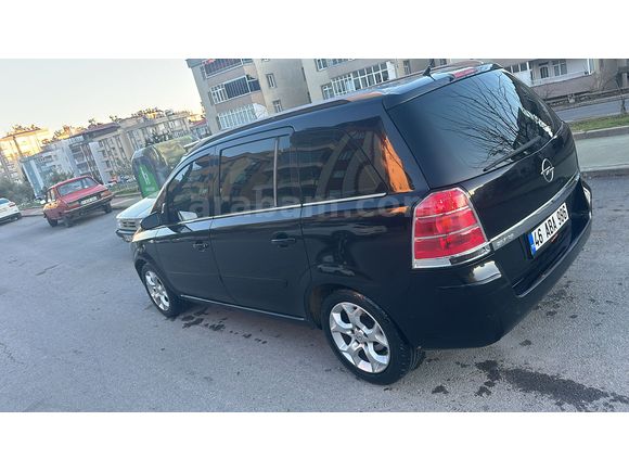 7 Kişilik Bakımlı Aile Aracı Opel Zafira