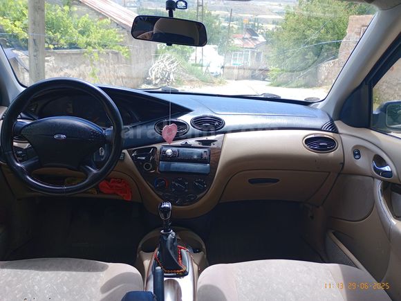 Sahibinden Ford Focus 2.0 Ghia 2001 Model