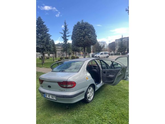 Sahibinden Renault Megane 1.6 RXT 2001 Model 