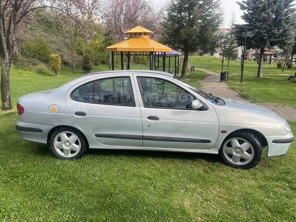 Sahibinden Renault Megane 1.6 RXT 2001 Model 