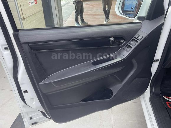 2015 MODEL ISUZU DMAX ÇİFT KABİN BAKIMLI KREDİ KARTI GEÇERLİ