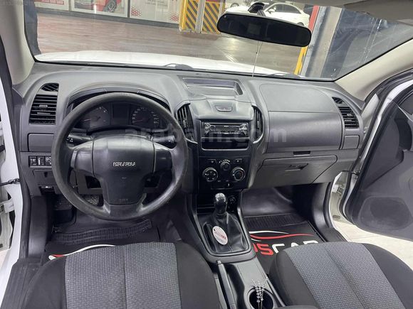 2015 MODEL ISUZU DMAX ÇİFT KABİN BAKIMLI KREDİ KARTI GEÇERLİ