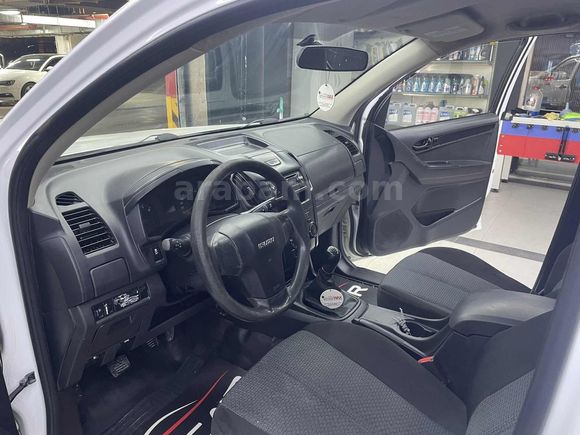 2015 MODEL ISUZU DMAX ÇİFT KABİN BAKIMLI KREDİ KARTI GEÇERLİ