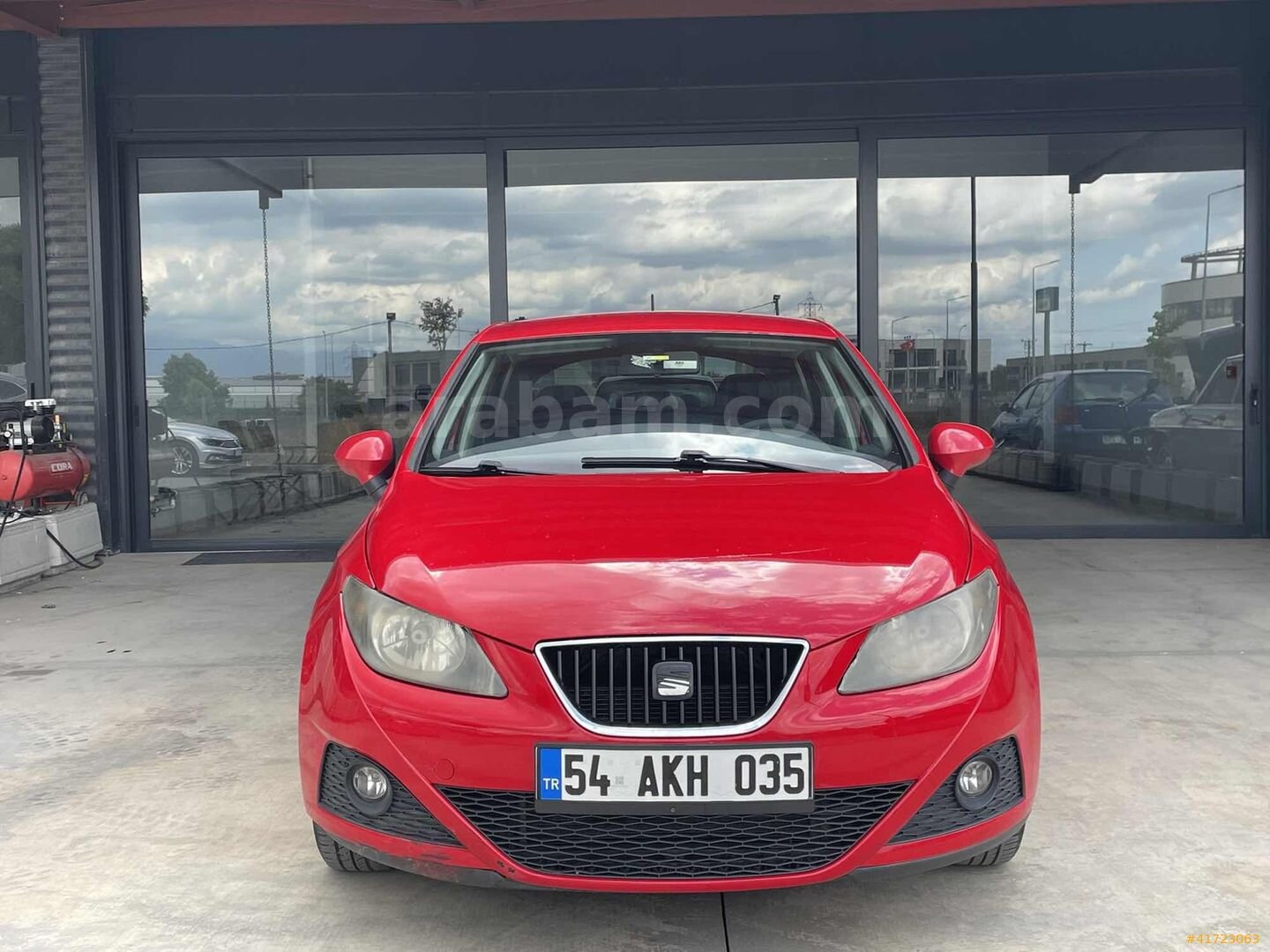 Galeriden Seat Ibiza 1.6 Reference 2011 Model Sakarya 215.000 km Kırmızı 2