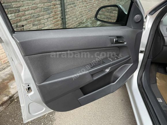 AUTO BURAK/2012 1.3 CDTİ HATASIZ 1 PARÇA BOYALI 180.000 KM DE