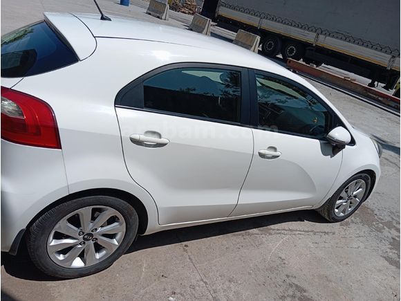 Sahibinden Kia Rio 1.4 CRDi Concept 2015 Model