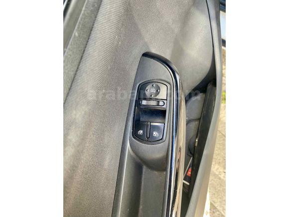 Temiz Opel Corsa (CarPlay Geri Görüş)