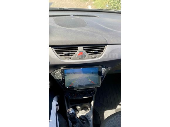 Temiz Opel Corsa (CarPlay Geri Görüş)
