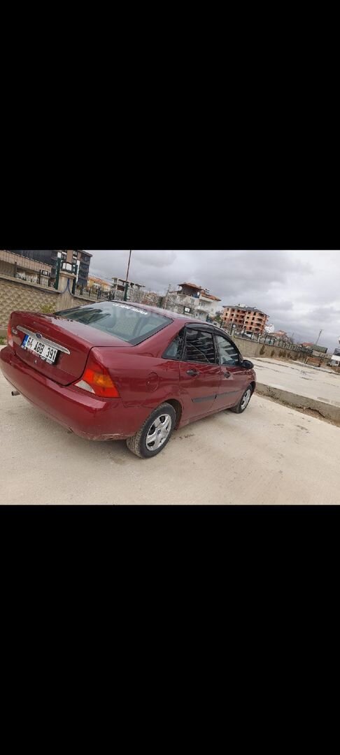 Galeriden Ford Focus 1.6 Ambiente 2000 Model Uşak 284.000 km Bordo 2