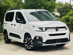 BERLINGO SIFIR %20 FATURALI XTR CAM TAVAN FULLL