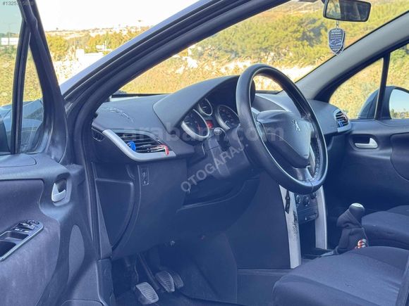 PEUGEOT 207 1.4
