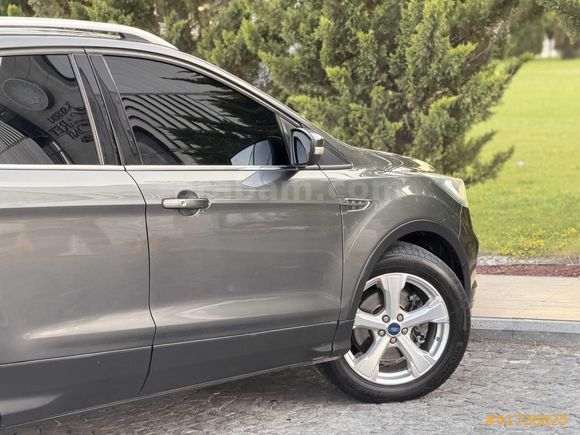 KUGA TİTANİUM ŞERİT TAKİP ÇARPIŞMA KUSURSUZ