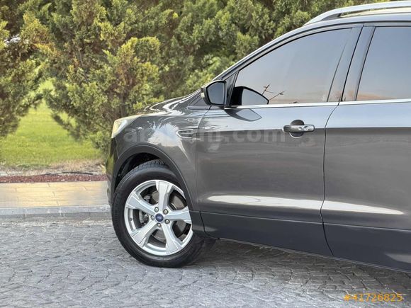 KUGA TİTANİUM ŞERİT TAKİP ÇARPIŞMA KUSURSUZ