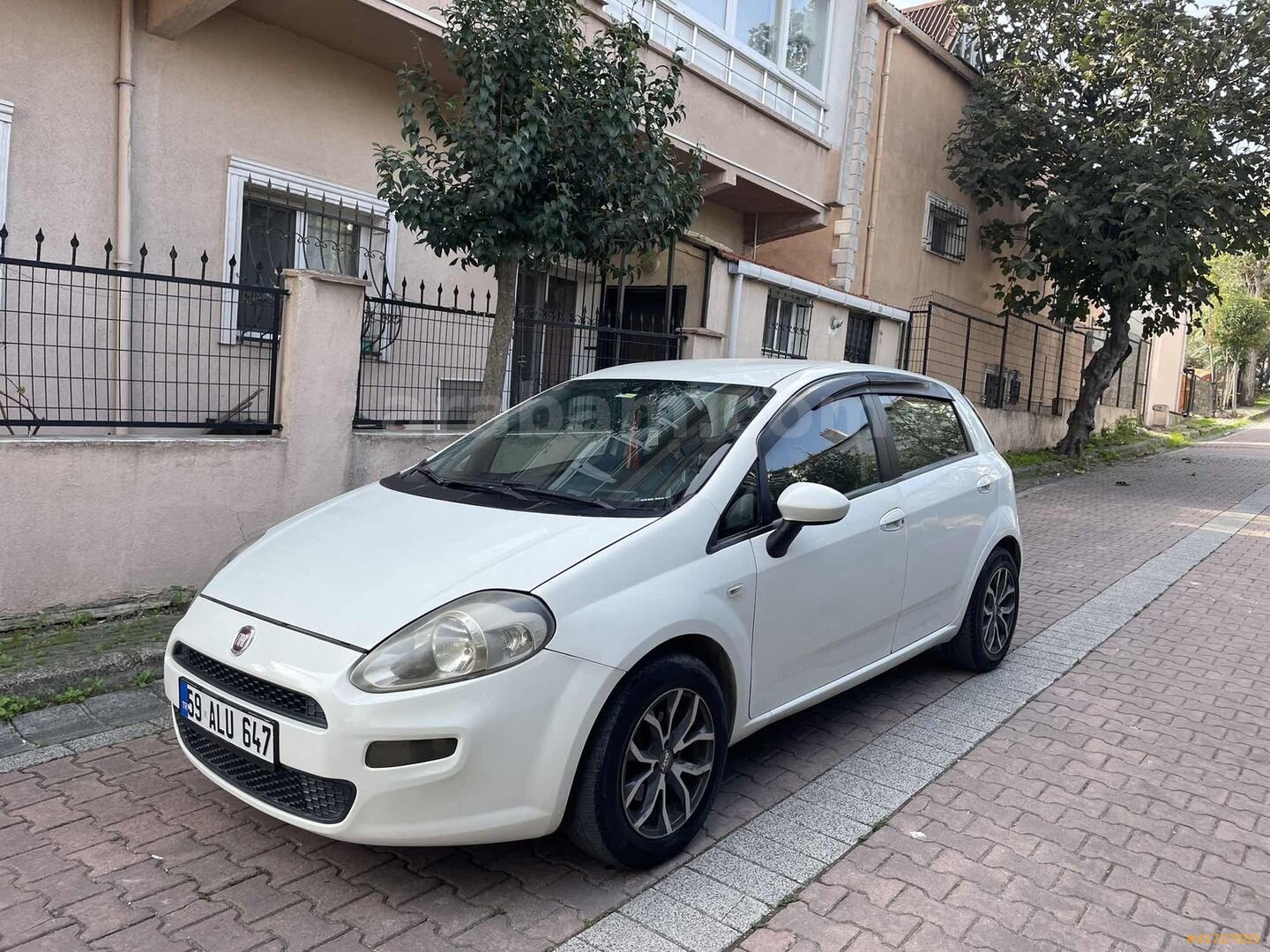 Galeriden Fiat Punto 1.3 Multijet Pop 2013 Model İstanbul 172.000 km Beyaz 2
