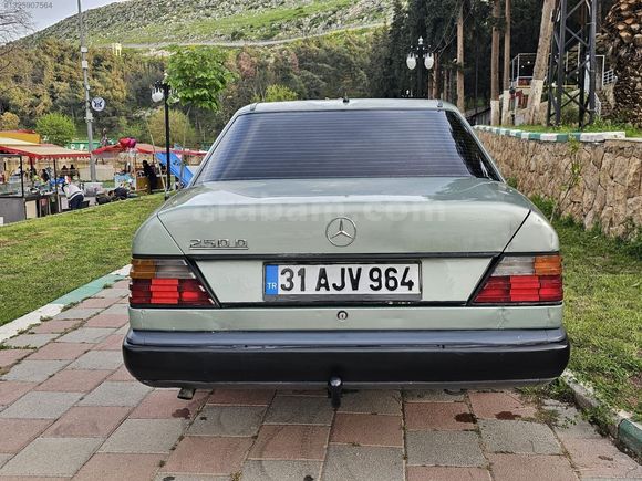 MERCEDES 250 D NOSTALJˆI TEMİZ ORJˆİNAL