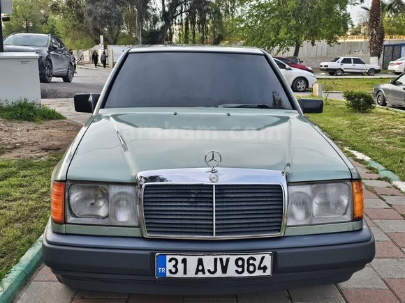 MERCEDES 250 D NOSTALJˆI TEMİZ ORJˆİNAL