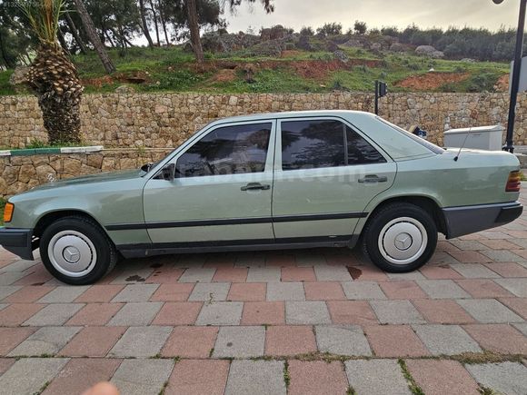 MERCEDES 250 D NOSTALJˆI TEMİZ ORJˆİNAL