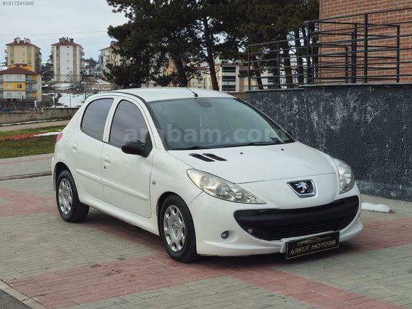 ArkutMotors'dan masrafsız makyajlı kasa 206 +
