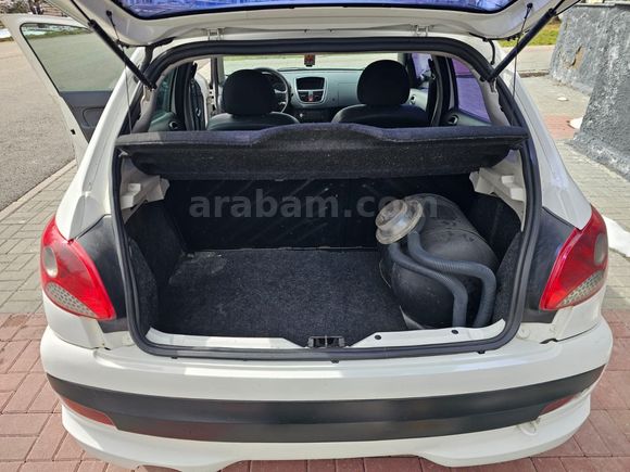 ArkutMotors'dan masrafsız makyajlı kasa 206 +