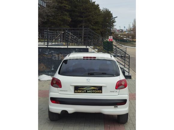ArkutMotors'dan masrafsız makyajlı kasa 206 +