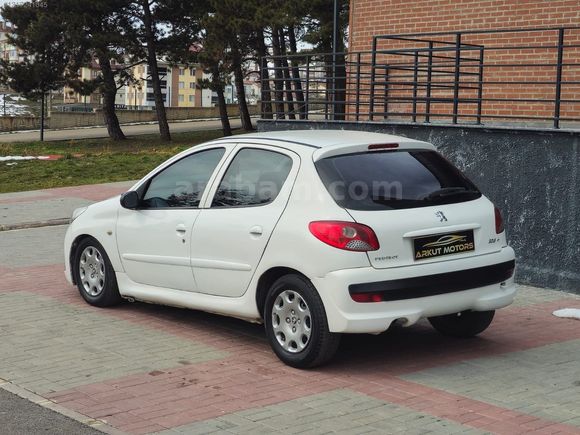 ArkutMotors'dan masrafsız makyajlı kasa 206 +