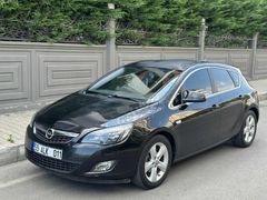 VİTRİN'DEN 2011 MODEL 1.6 BENZİNLİ OTOMATİK DEĞİŞENSİZ ASTRA