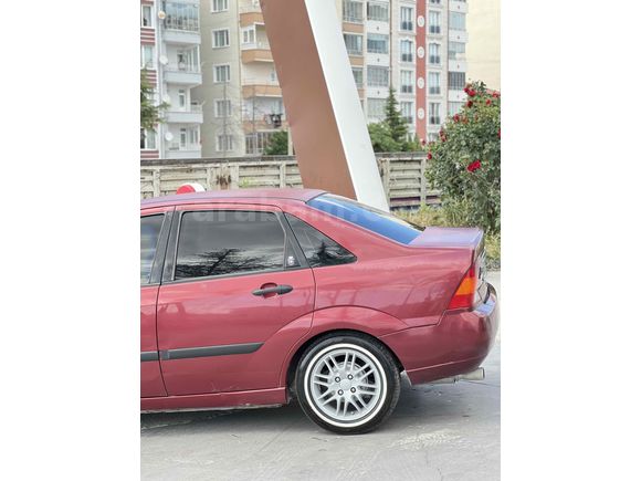 Sahibinden Ford Focus 1.6 Ghia 2000 Model 