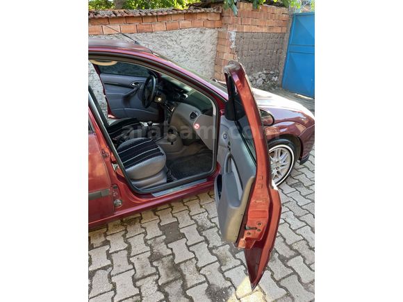 Sahibinden Ford Focus 1.6 Ghia 2000 Model 